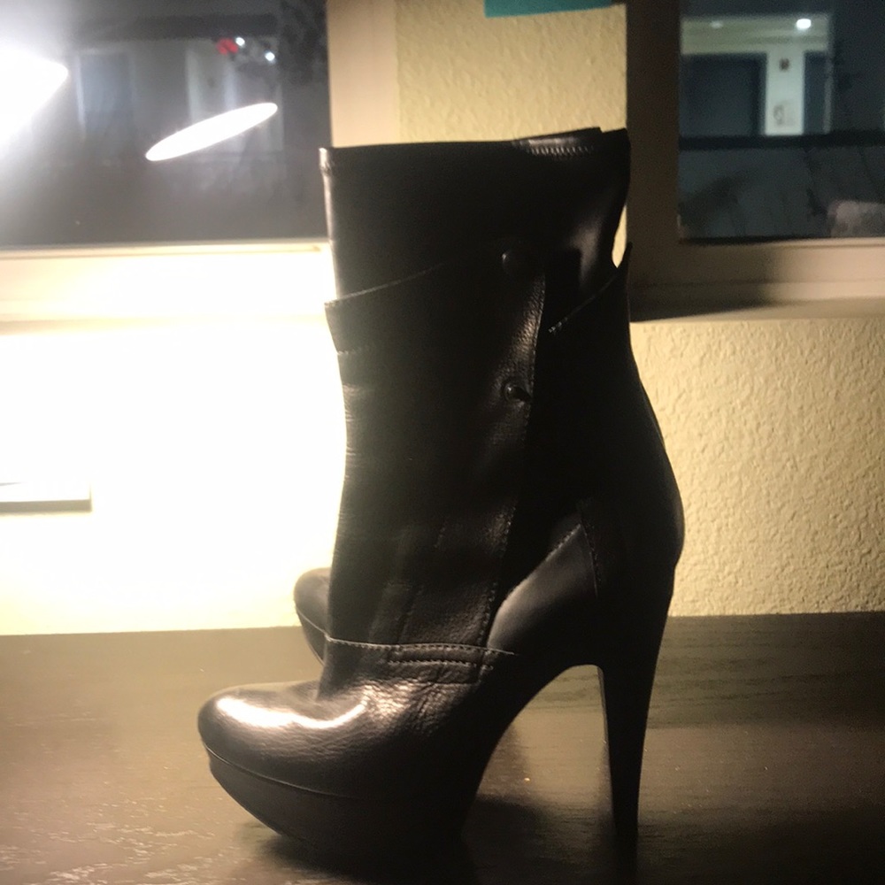 Vera wang boots
